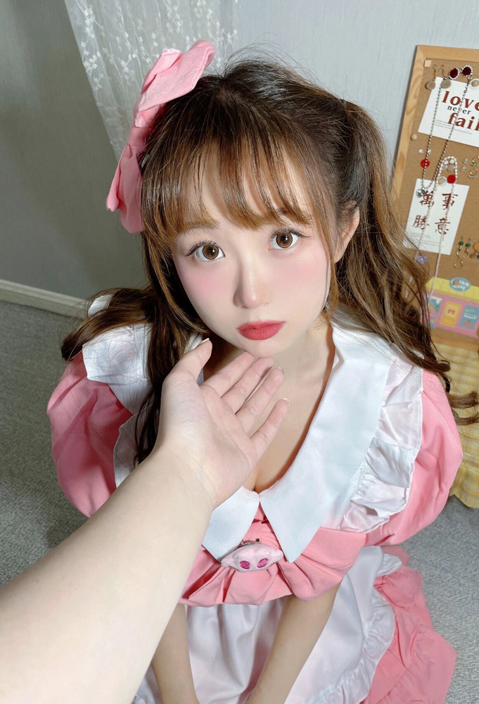 拗不过你，还是穿上了粉色女仆装
