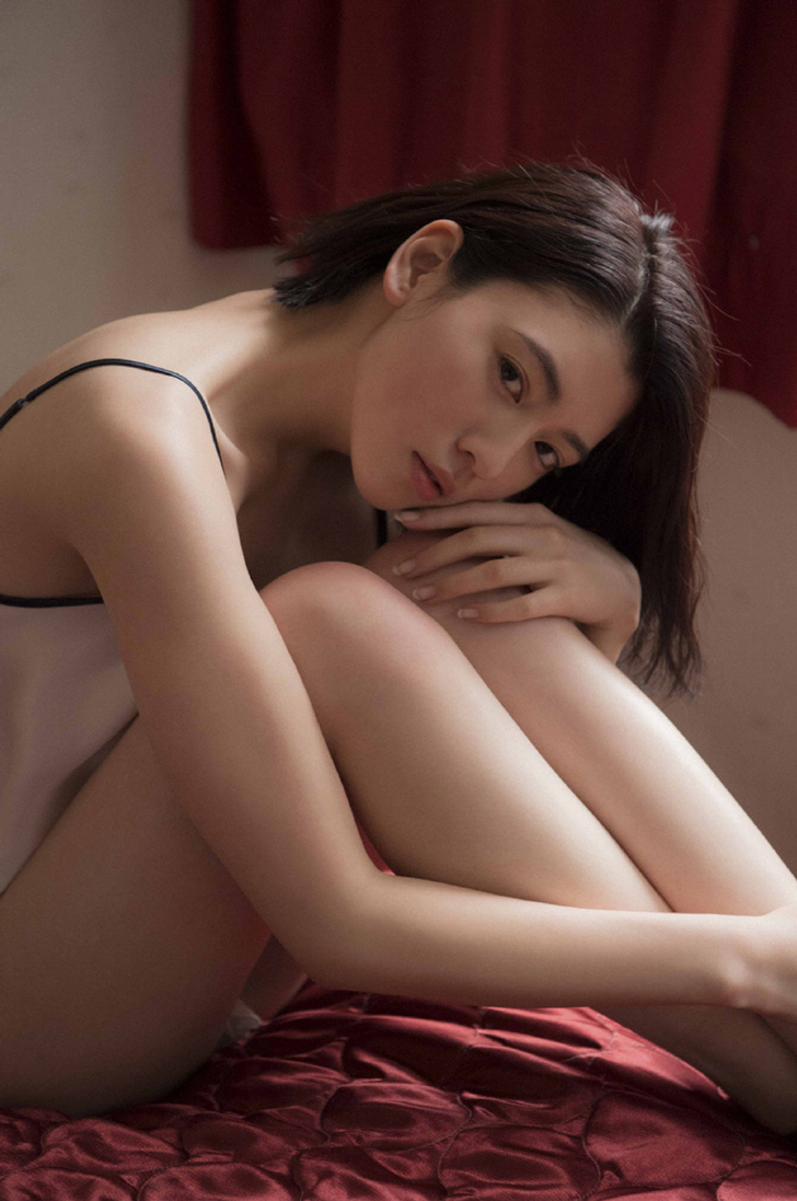 三吉彩花​​