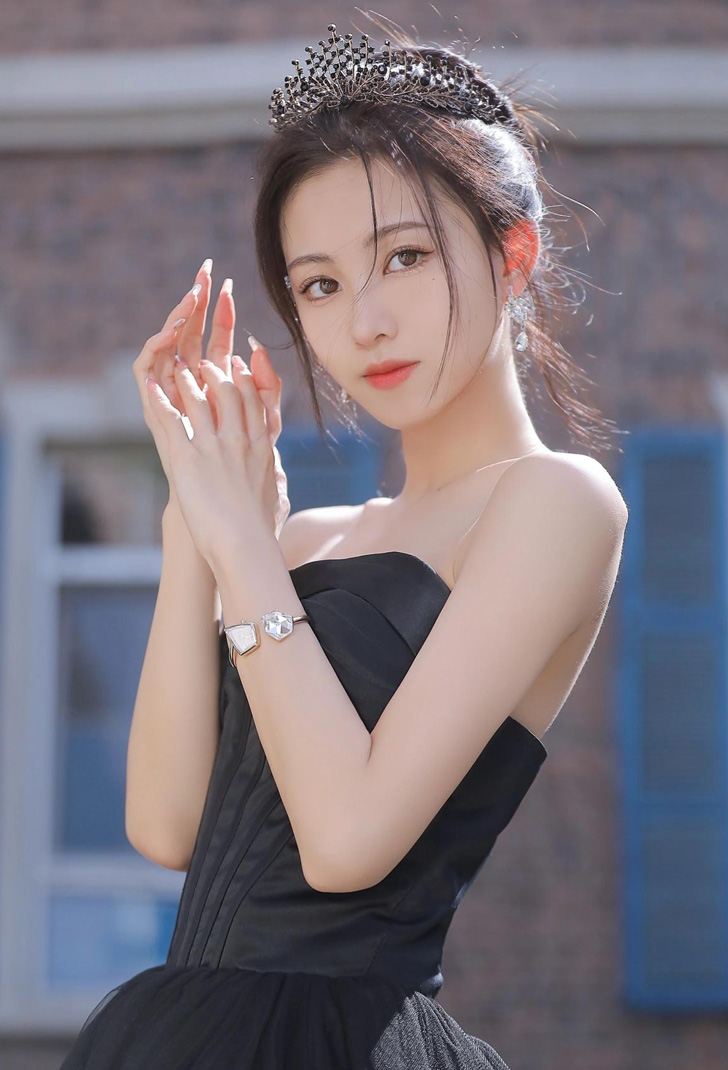 是等待你救赎的古堡里的黑天鹅公主吗