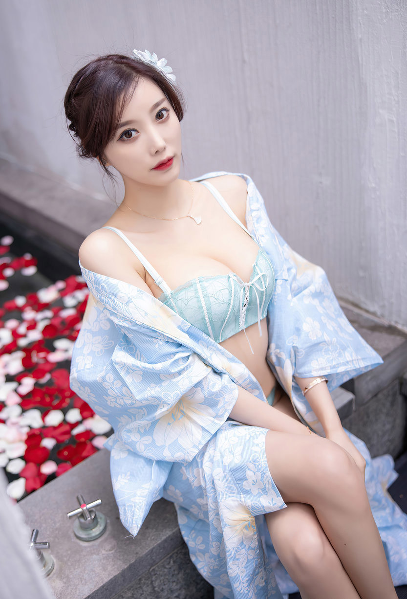 亚洲嫩模极品女神杨晨晨大胆巨乳美女写真图片